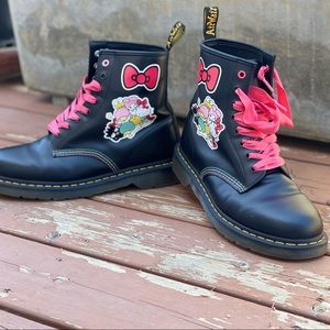 HELLO KITTY & FRIENDS 1460 SMOOTH LEATHER LACE UP BOOTS          SOLD OUT